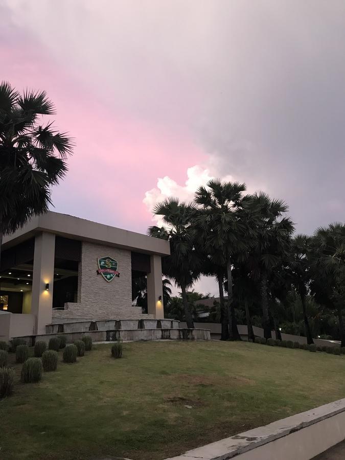 Suwan Golf & Country Club Pensionat Nakhon Chai Si Eksteriør billede